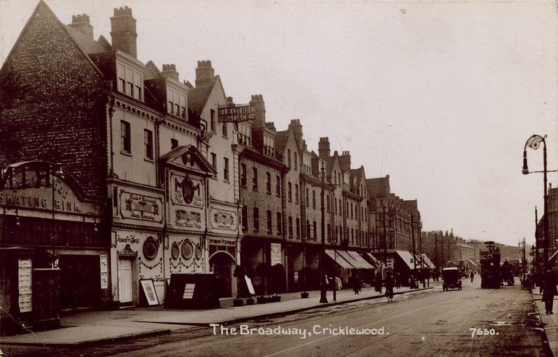 百老汇，Cricklewood，伦敦 作者 英国摄影师