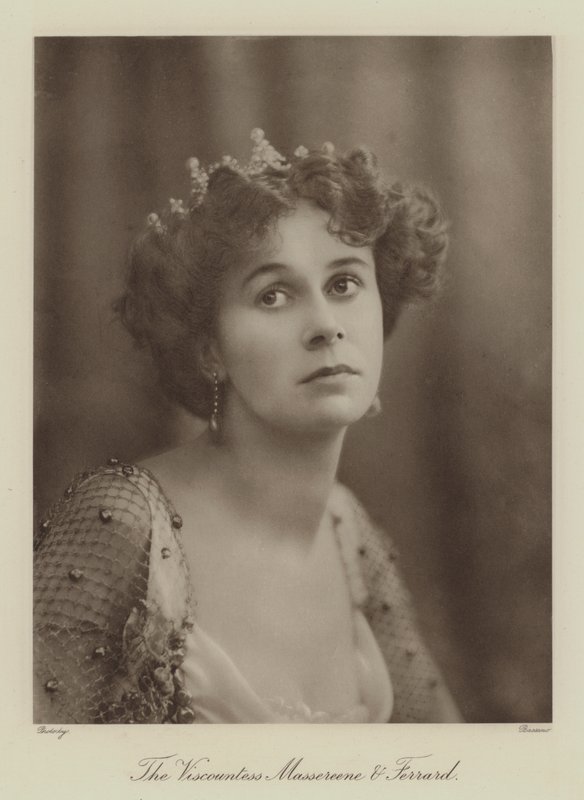 Massereene 子爵夫人和 Ferrard（黑白照片） 作者 英国摄影师