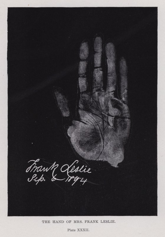 The hand of Mrs Frank Leslie (b/w photo) 作者 英国摄影师