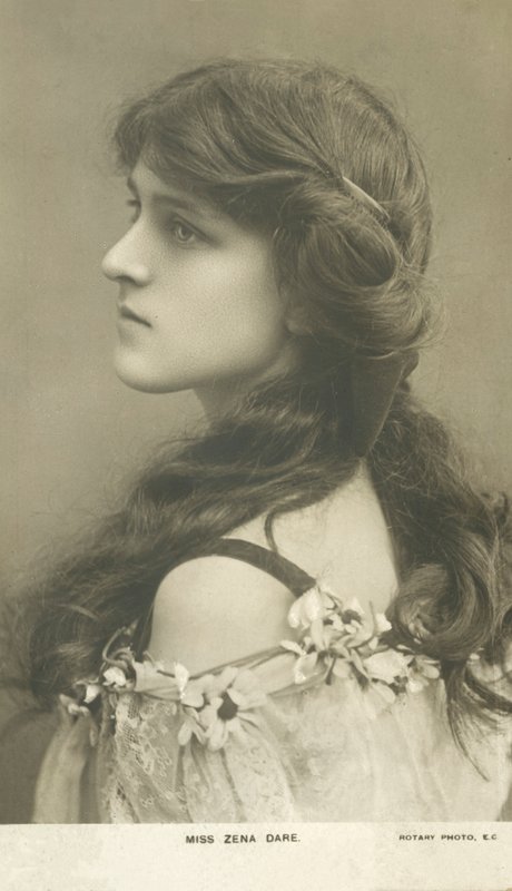Zena Dare，英国舞台剧演员和歌手（黑白照片）。 作者 英国摄影师