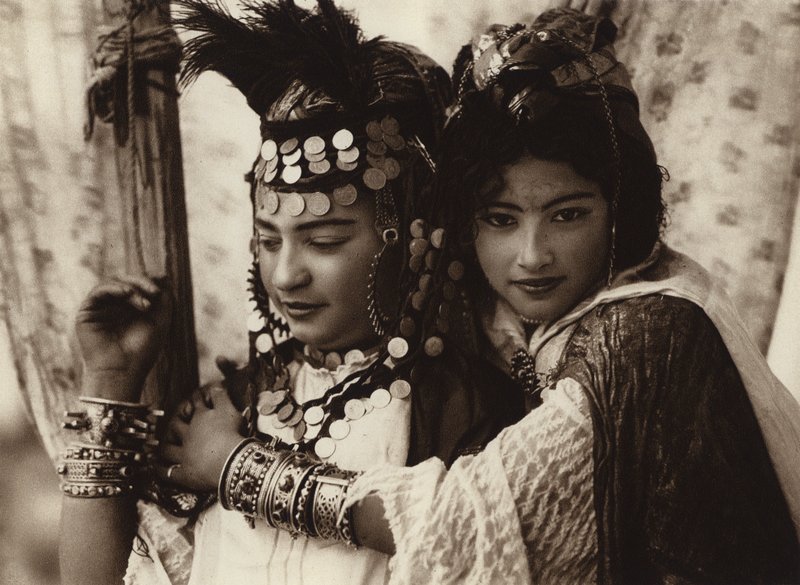"Ouled Nail "舞蹈女孩（黑白照片） 作者 欧洲摄影师