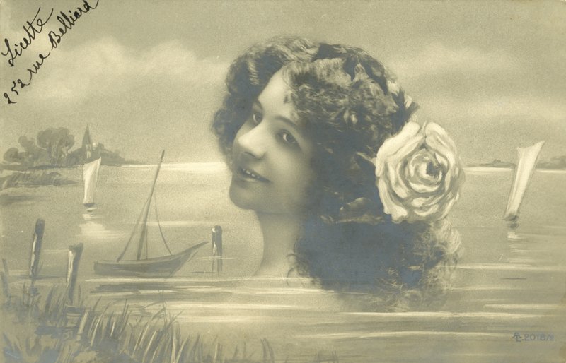 头发上插着玫瑰的女孩（黑白照片） 作者 欧洲学校