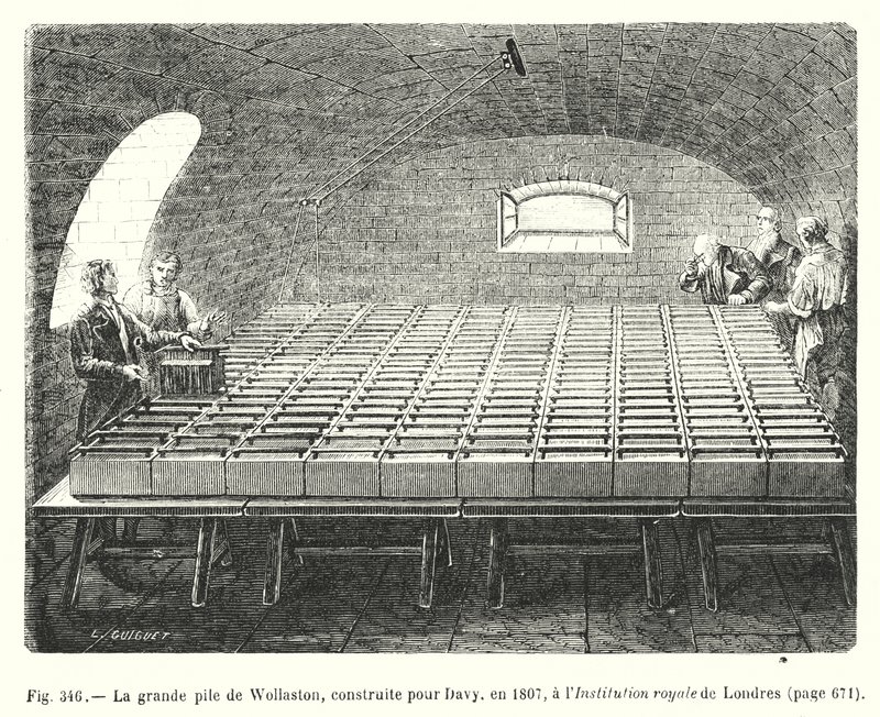 1807 年在伦敦皇家学院为戴维建造的沃拉斯顿大桩（雕刻） 作者 欧洲学校