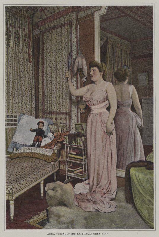 Anna Thibault, French singer at La Scala, Paris, at home (colour photo) 作者 法国摄影师