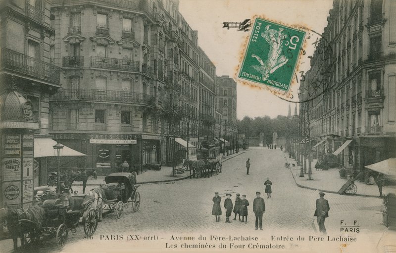 Avenue du Pere-Lachaise在法国巴黎的第20区。街道景观与Pere Lachaise cemetry入口和火葬场的烟囱。明信片于1913年寄出。 作者 法国摄影师