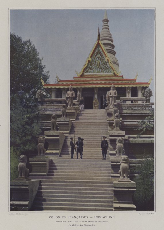 Changing of the guard at the Buddhist temple in the Indo-China section of the Exposition Universelle 1900, Paris (colour photo) 作者 法国摄影师