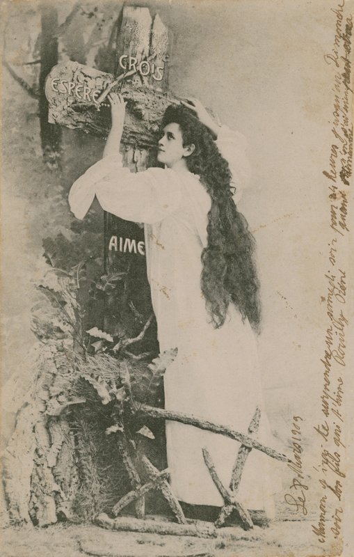 Crois Espere Aime（相信希望之恋）。 1913年寄出的明信片。右边的手铐是家庭成员之间的私人信息。 作者 法国摄影师