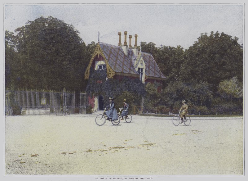 Cyclists riding past the Porte de Madrid in the Bois de Boulogne, Paris (colour photo) 作者 法国摄影师
