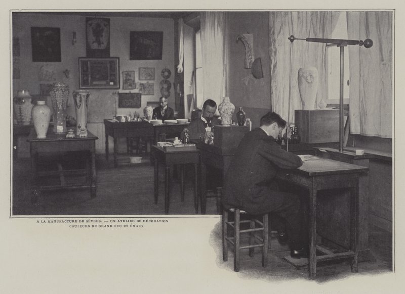 Decorating workshop at the Sevres porcelain factory, France (b/w photo) 作者 法国摄影师