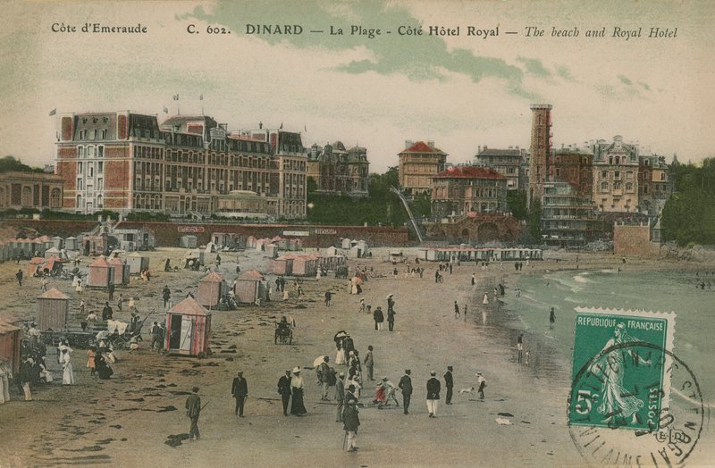 迪纳尔 - 海滩和皇家酒店。明信片于1913年寄出。 作者 法国摄影师