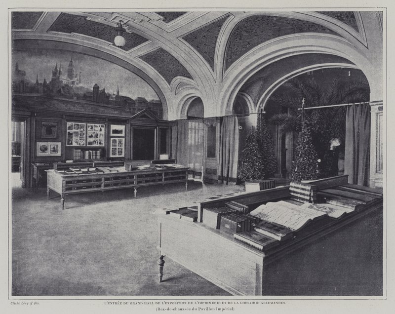 Entrance to the grand hall of the exhibition of printing and books in the German pavilion at the Exposition Universelle 1900, Paris (b/w photo) 作者 法国摄影师