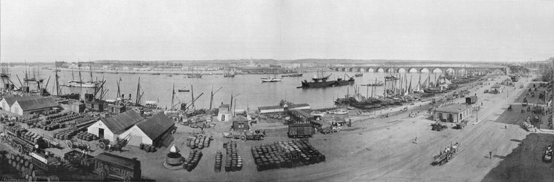拉德和波尔多桥全景，从海关大楼看（黑白照片）。 作者 法国摄影师
