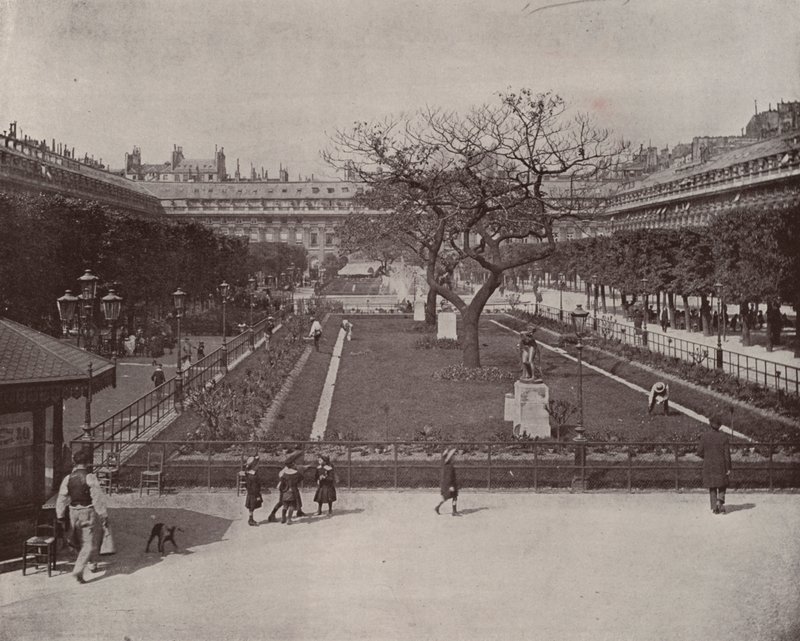 Paris: Garden of the Palais Royal (b/w photo) 作者 法国摄影师