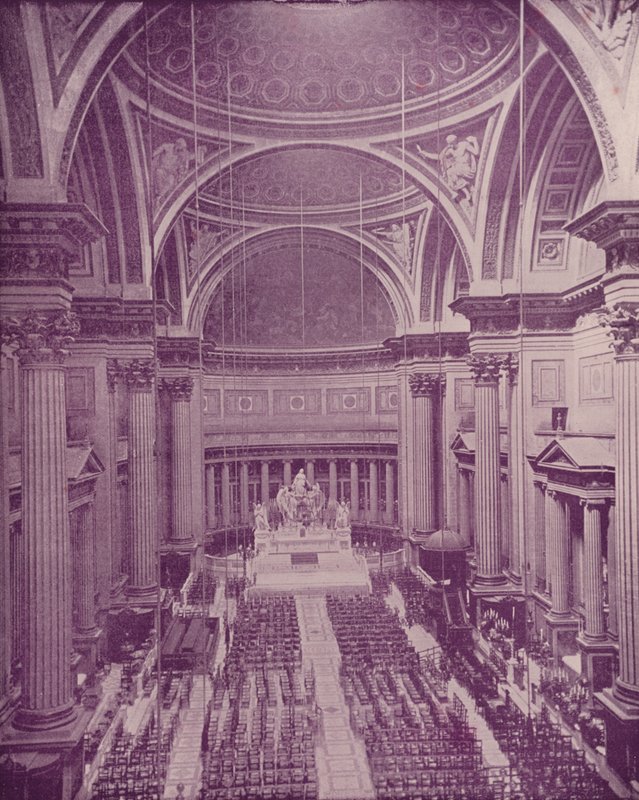 Paris: Interior of the Church of the Medeleine (b/w photo) 作者 法国摄影师