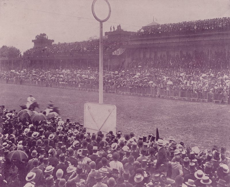 Paris: Racing Day at Longchamps (b/w photo) 作者 法国摄影师