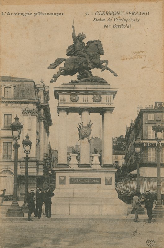 风景如画的Auvergne  -  Bartholdi在Clermont-Ferrand的Vercingetorix雕像。明信片于1913年寄出。 作者 法国摄影师