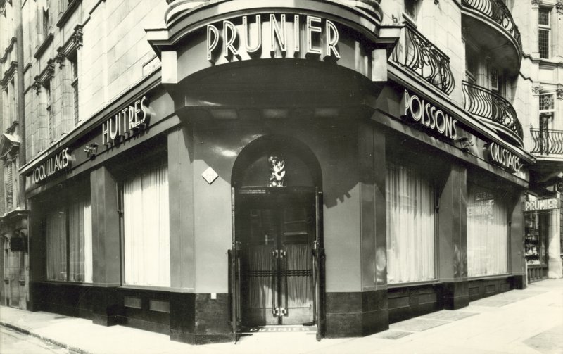 Prunier Restaurant (b/w photo) 作者 法国摄影师