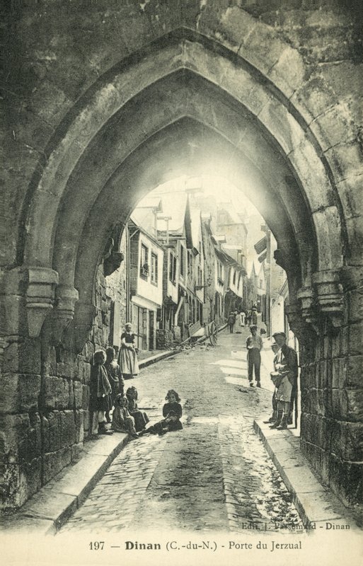 Rue du Jezual, Dinan (b/w photo) 作者 法国摄影师