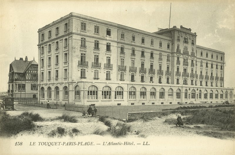 The Atlantic Hotel (b/w photo) 作者 法国摄影师