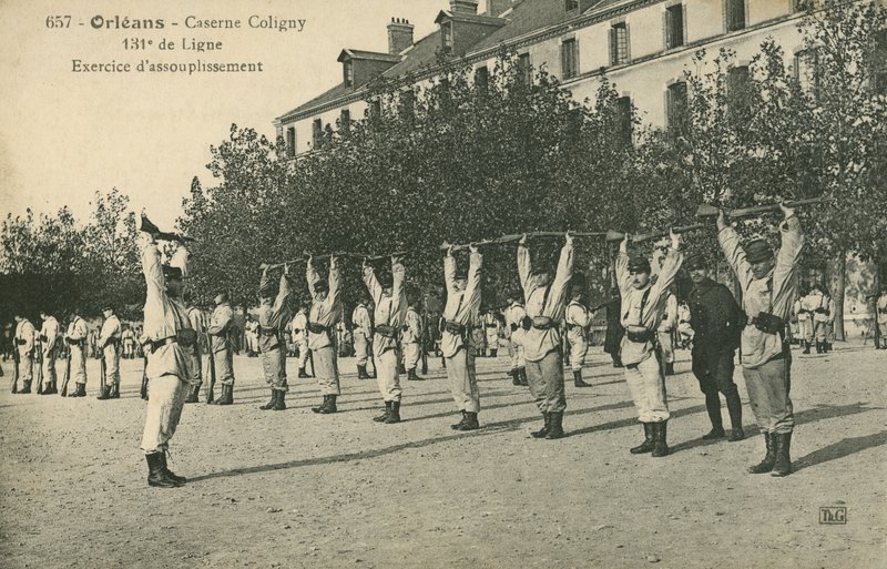 Troops drilling in Orleans (b/w photo) 作者 法国摄影师