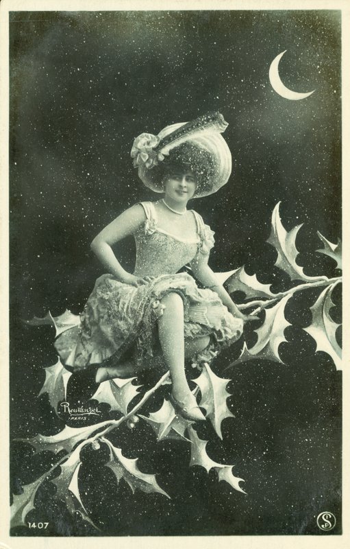 Woman sitting on a branch of holly (b/w photo) 作者 法国摄影师