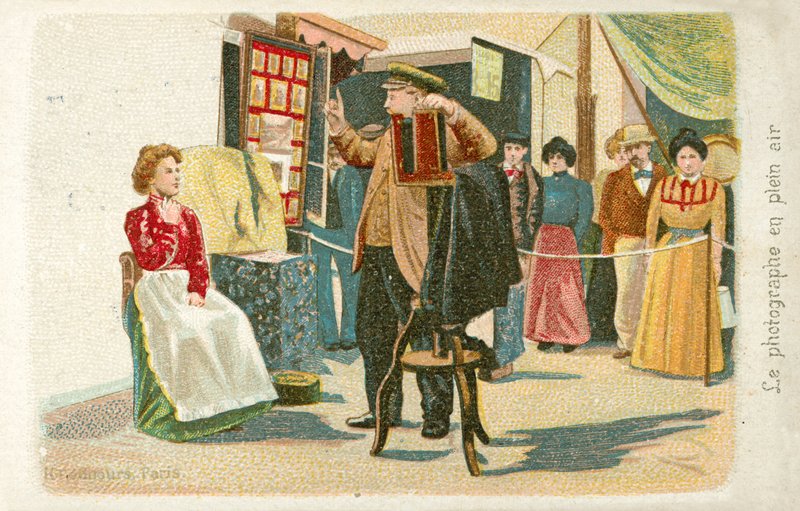 Photographer working outdoors (chromolitho) 作者 法语学校