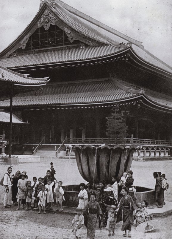 京都东本愿寺(黑白照片) 作者 赫伯特·庞廷