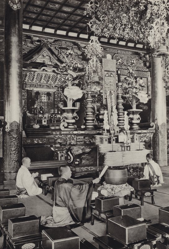 1920 年代的日本：大森、池上寺（佛教徒）（黑白照片） 作者 赫伯特·庞廷