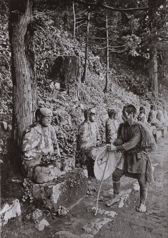 冥想，日光 Gamman-ga-Fuchi 的研究（黑白照片） 作者 赫伯特·庞廷
