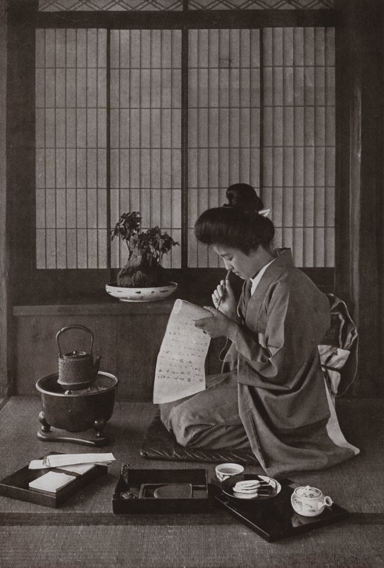 Writing a Letter (b/w photo) 作者 赫伯特·庞廷