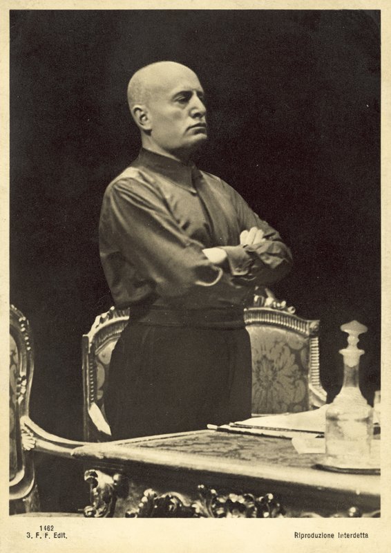 Benito Mussolini (b/w photo) 作者 意大利摄影师
