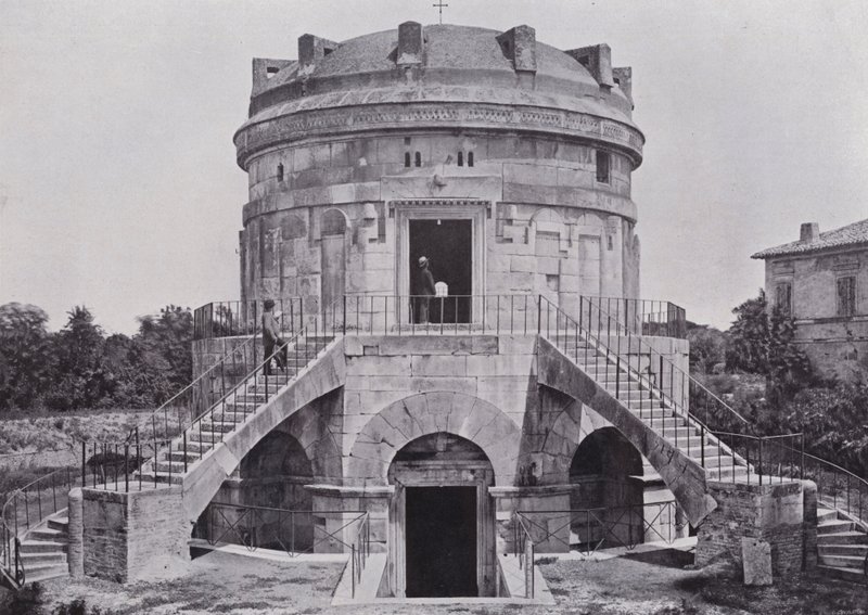 Italy: Theodorics tomb, Ravenna (b/w photo) 作者 意大利摄影师
