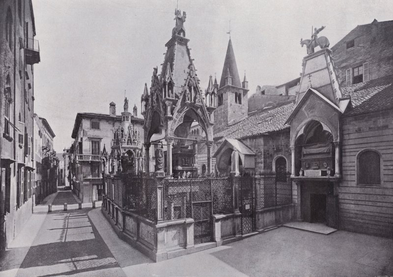 Italy: Verona, tomb of Scaliger (b/w photo) 作者 意大利摄影师