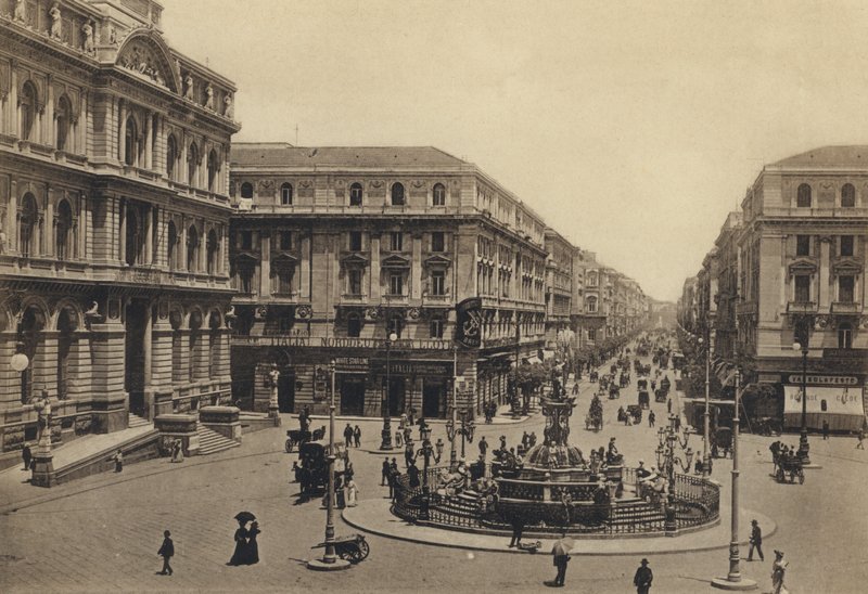 那不勒斯：Piazza Della Borsa 和 Rettifilo Corso Umberto I（黑白照片） 作者 意大利摄影师