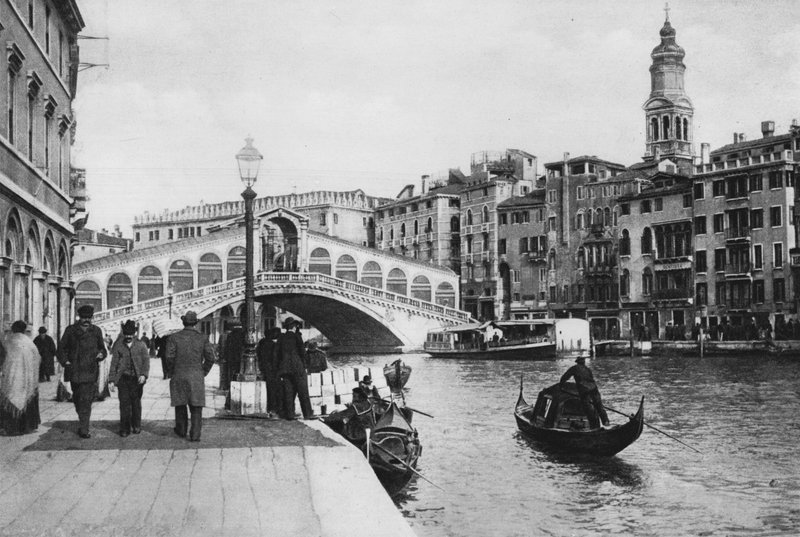 Venezia, Ponte di Rialto (b/w photo) 作者 意大利摄影师