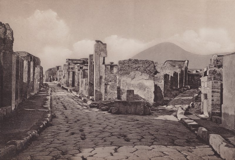 Via Consolare 和 Porta Di Ercolano, Consular Road, Gate of Herculanum (b / w photo) 作者 意大利摄影师