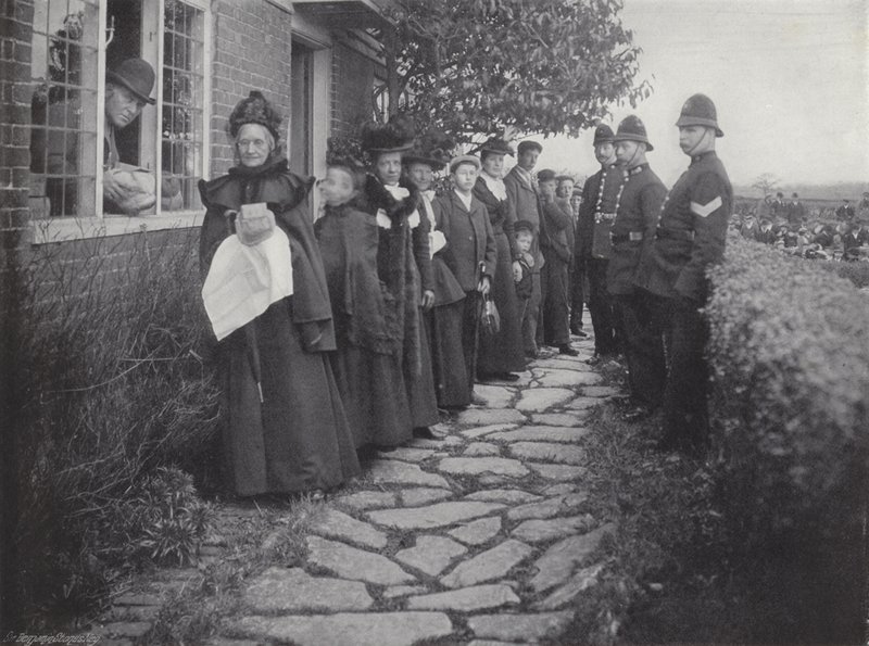 Biddenden Maids Charity，分发面包和奶酪 作者 J.本杰明·斯通