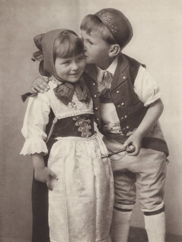 Switzerland: Appenzell, children in national costume (b/w photo)   1398247   zh       chinese Successfully Translated  Original: Karl Marx in his studio Translat: Karl Marx in his studio 1414086 zh chinese Successfully Translated Original: Font at Caister  作者 让·加贝雷尔