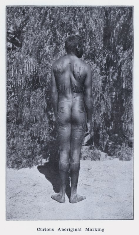 Curious Aboriginal Marking (b/w photo) 作者 澳大利亚摄影师
