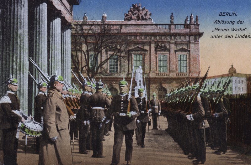 Changing of the guard at the Neue Wache, Unter den Linden, Berlin, Germany (coloured photo) 作者 德国摄影师