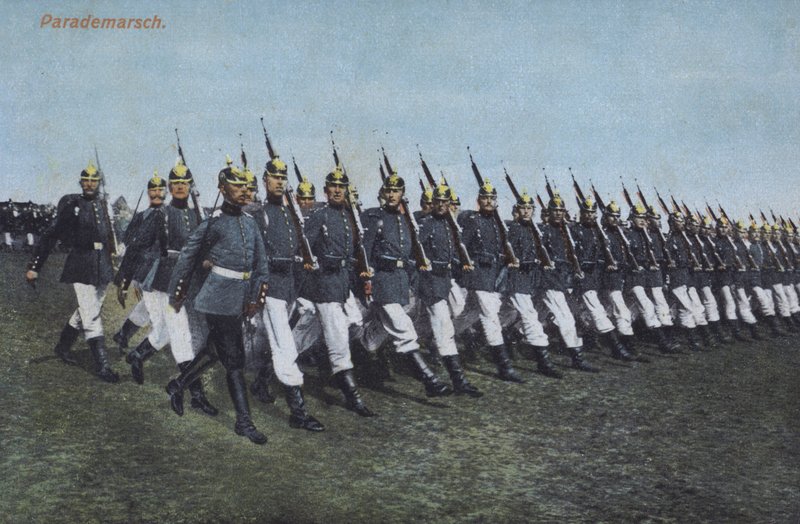 German army infantry soldiers marching on parade (photo) 作者 德国摄影师