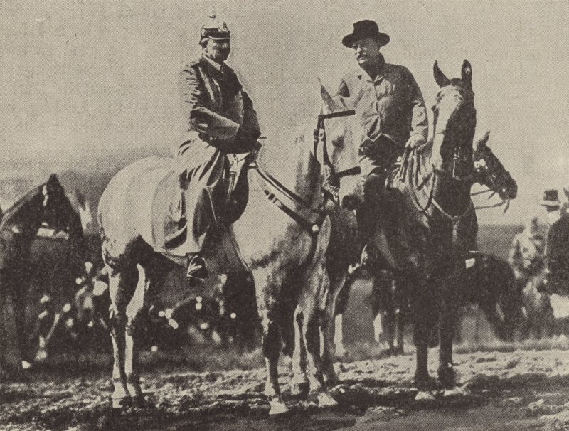 Kaiser Wilhelm II of Germany and US President Theodore Roosevelt watching the German Army on manoeuvres 作者 德国摄影师