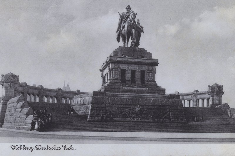 德皇威廉一世纪念碑，德国科布伦茨的Deutsches Eck（黑白照片）。 作者 德国摄影师