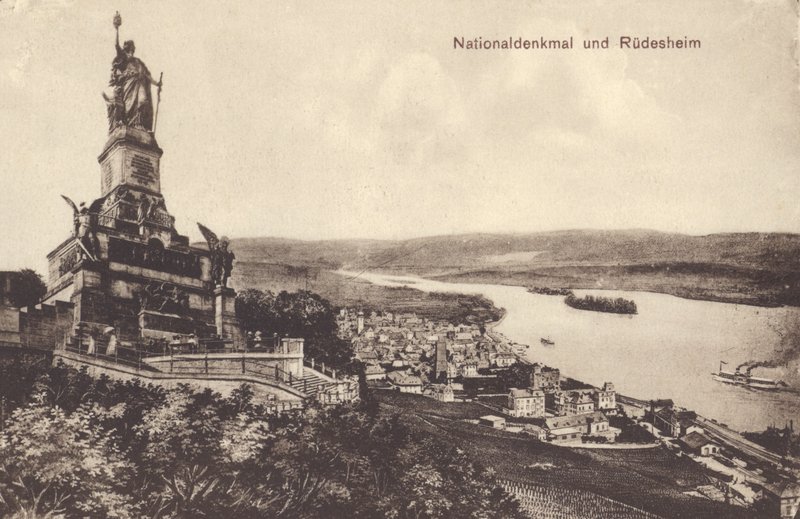 Nationaldenkmal, monument commemorating the unification of Germany, Rudesheim am Rhein, Hesse (b/w photo) 作者 德国摄影师