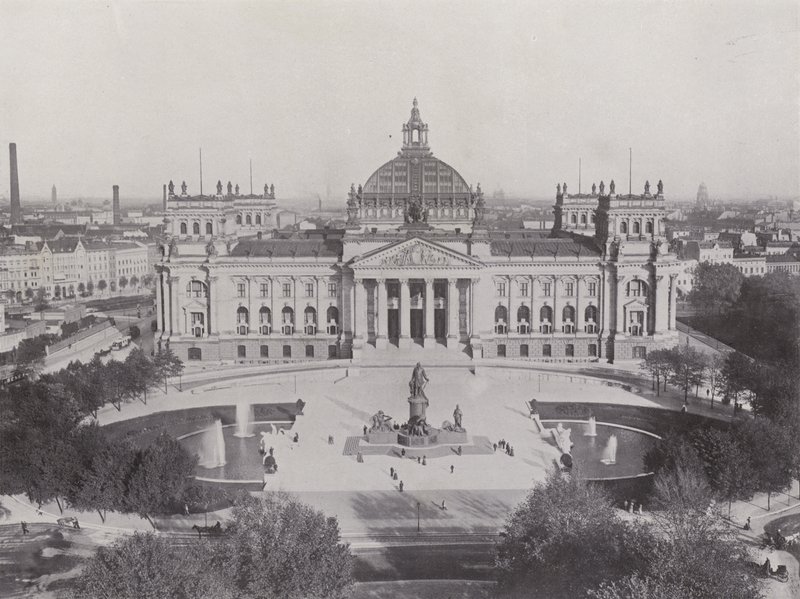 Reichstags-Gebaude Und Bismarck-Denkmal (b/w photo) 作者 德国摄影师