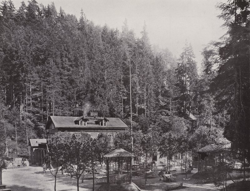 Restaurant im Polenztal (b/w photo) 作者 德国摄影师