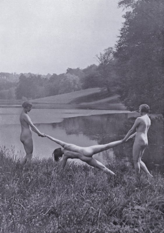The Body Beautiful, Physical Culture for Women (b/w photo) 作者 德国摄影师