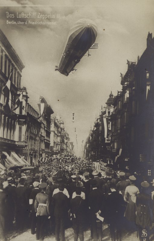 Zeppelin LZ III flying above Friedrichstrasse, Berlin (b/w photo) 作者 德国摄影师