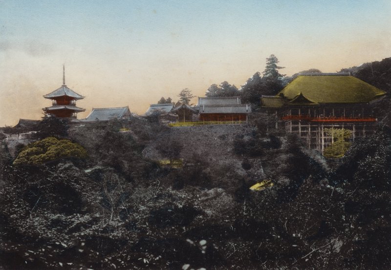 日本，约 1912 年：清水寺因其悬崖边缘的悬空舞台和京都市的五景而闻名（照片） 作者 摄影师 日本人