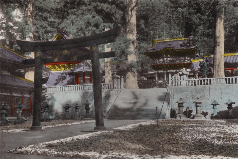 日本，约 1912 年：陵墓和它是德川王朝第一代将军伊耶康的陵墓，近 300 岁的日光（照片） 作者 摄影师 日本人